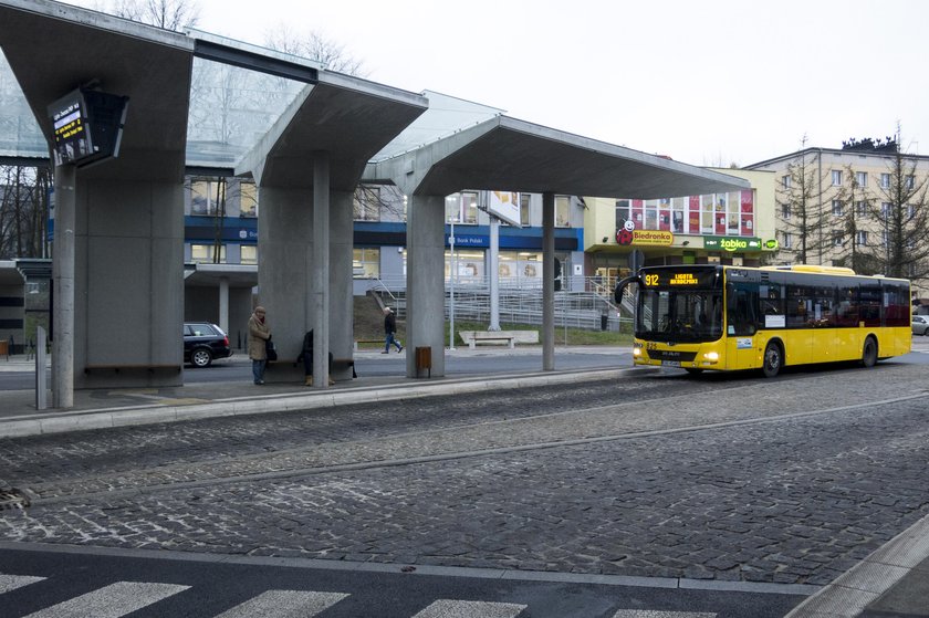 Pustki w centrum przesiadkowym w Katowicach Ligocie