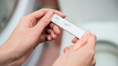 Kiedy test ciążowy daje wiarygodny wynik? Musisz spełnić kilka warunków