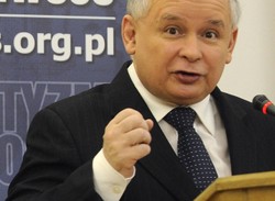 Szef PiS gani Tuska za uległość wobec Merkel