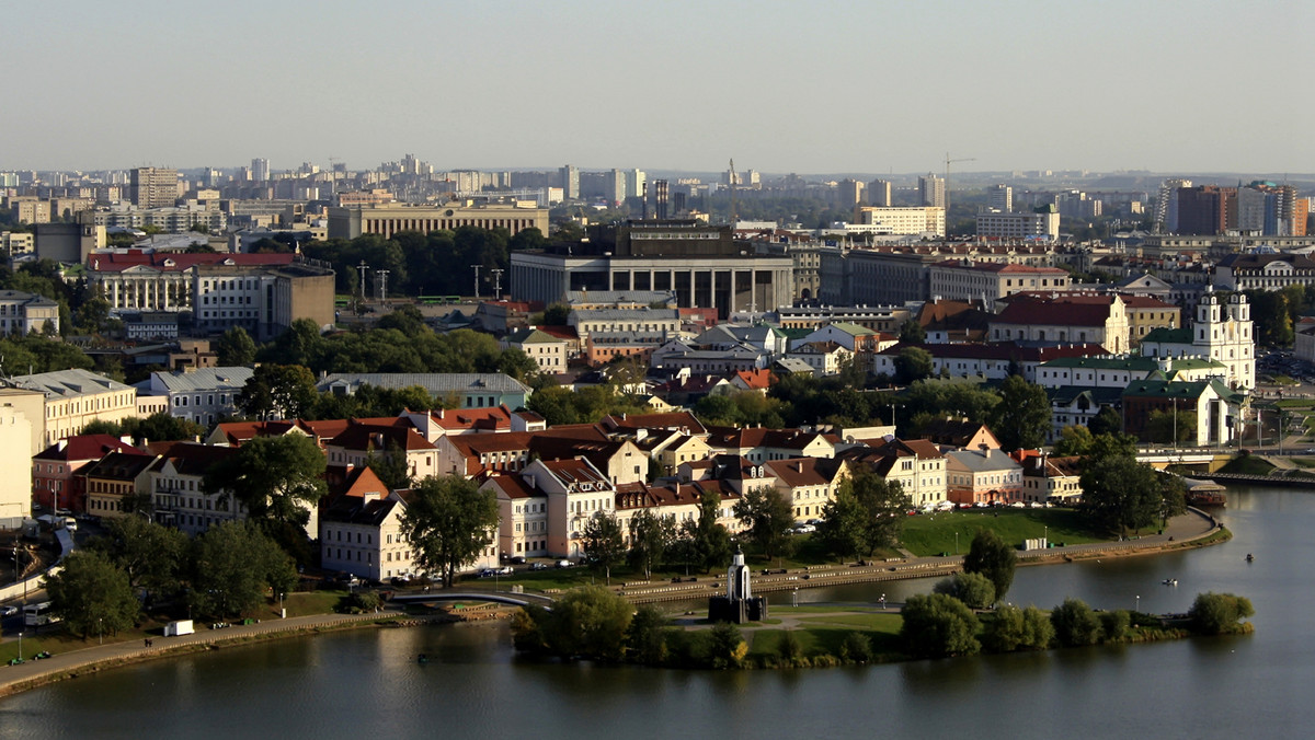 Od prezentacji białoruskiego przekładu drugiej części trylogii „złodziejskiej” Sergiusza Piaseckiego "Spojrzę ja w okno…" rozpoczął się w Mińsku w piątek Miesiąc Literatury Polskiej, organizowany tradycyjnie przez Instytut Polski.