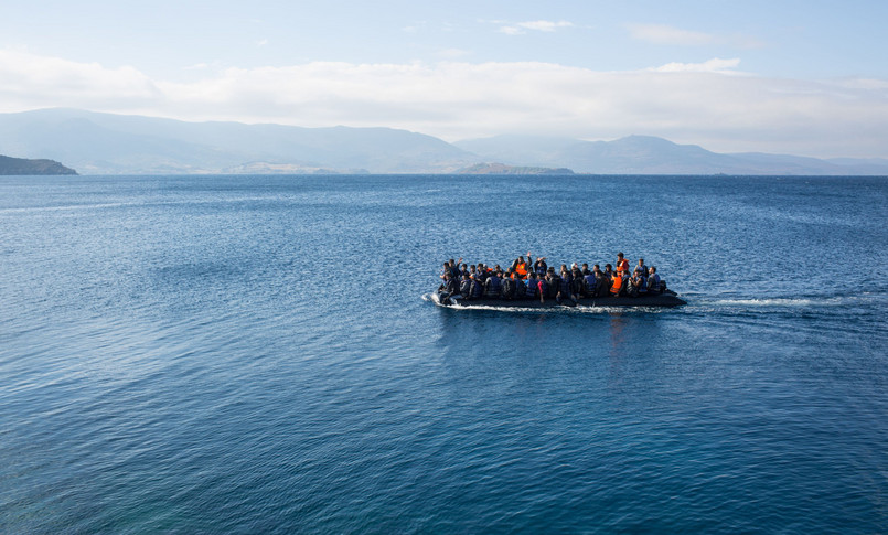 Uchodźcy dopływają do Lesbos