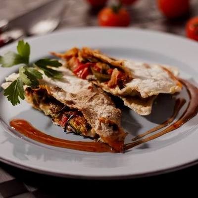 Csirkés és zöldséges quesadilla