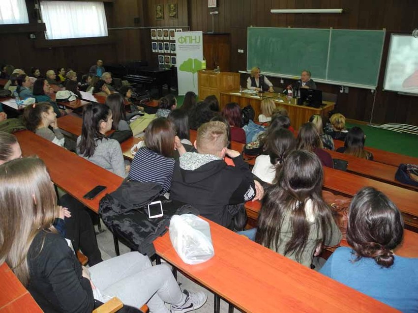 Vlasta Velisavljević sa studentima