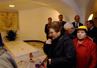 VATICAN-POPE-CRYPT