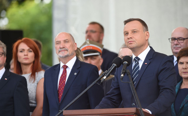 Prezydent Andrzej Duda: To jest armia RP, to nie jest niczyja prywatna armia. Ryszard Czarnecki: Wierzę, że szef MON myśli tak samo