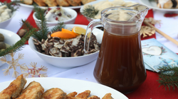 Kompot z suszu wychodzi gorzki? Dodaj ten składnik, a posmakuje nawet dzieciom