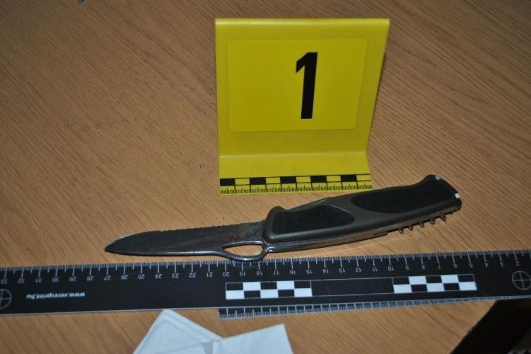 Ezzel a késsel támadt a pedagógusra a diák / Fotó: police.hu