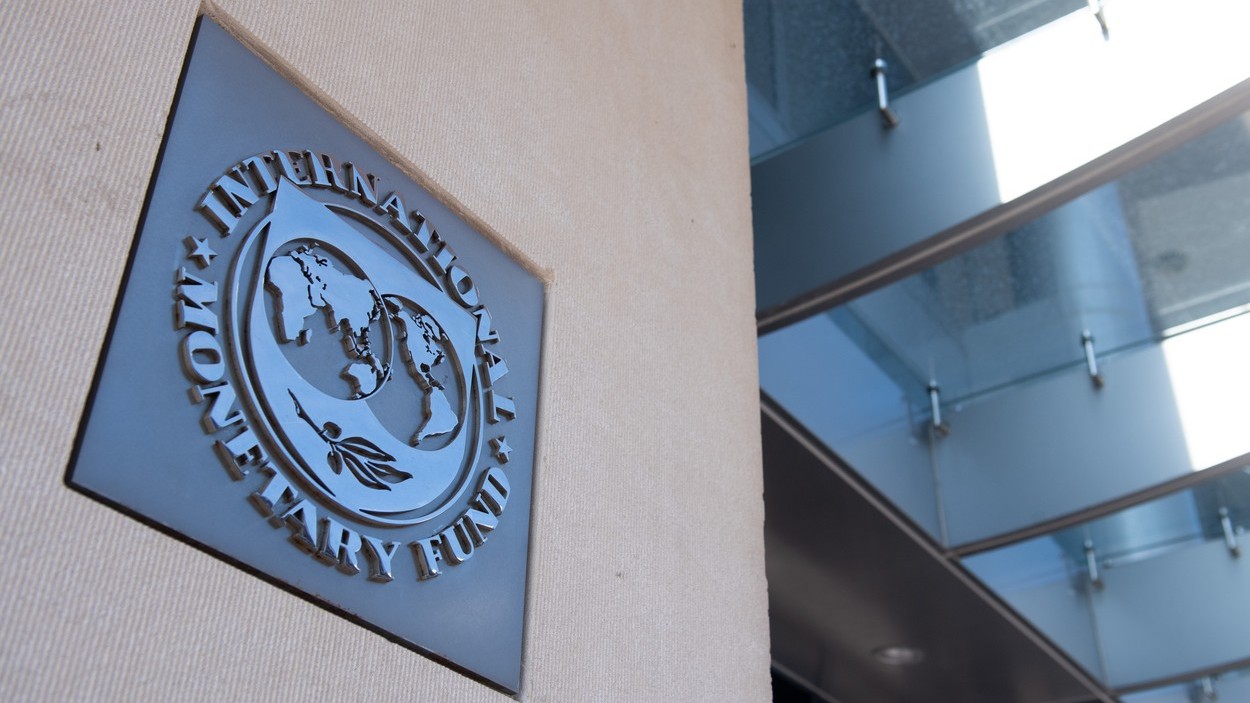FMI prognozează o recesiune în 2026 și o inflație crescută. Șomajul va ajunge la 6,5%