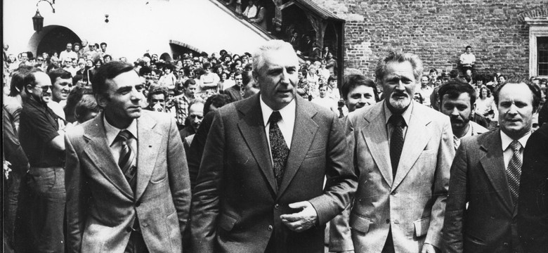 QUIZ. Historia Polski PRL. Na dwa ostatnie pytania raczej każdy zna odpowiedź