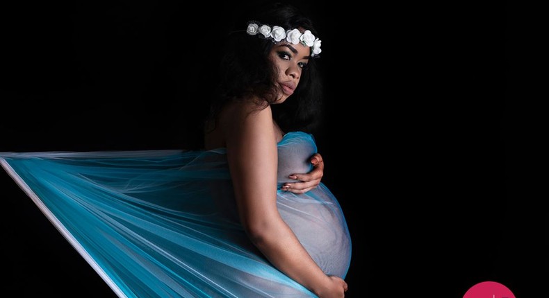 Bridget during her maternity shoot (purpleapplestudio)