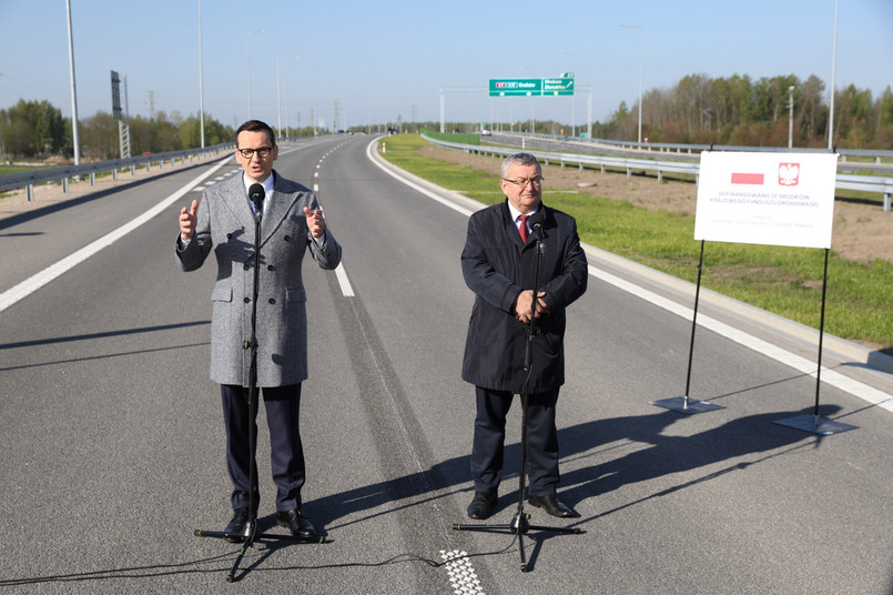 Mateusz Morawiecki i Andrzej Adamczyk podczas otwarcia ciągu głównego trasy S7 na odcinku Lesznowola-Tarczyn
