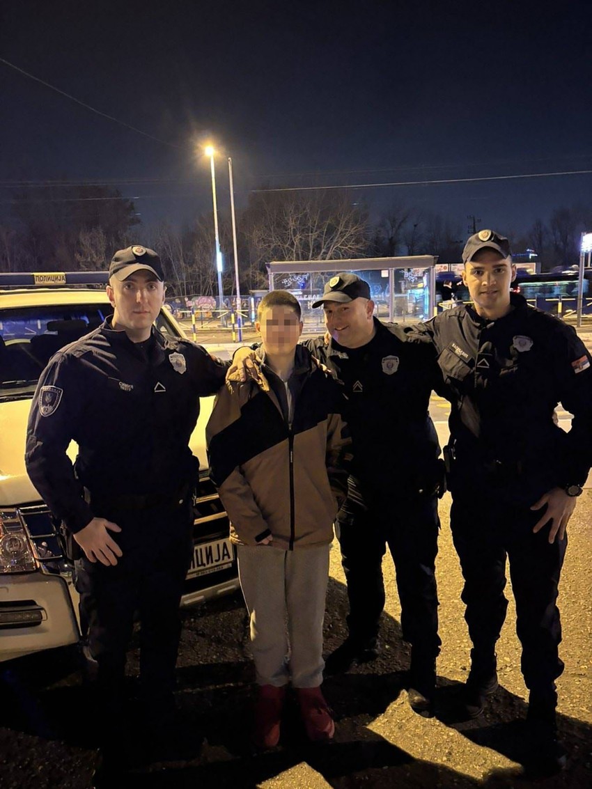 Policija sa dečakom koji je nestao na Novom Beogradu