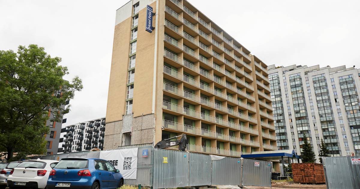 Okna z rozbiórki hotelu na odbudowę Ukrainy. To efekt działania Fundacji Brda