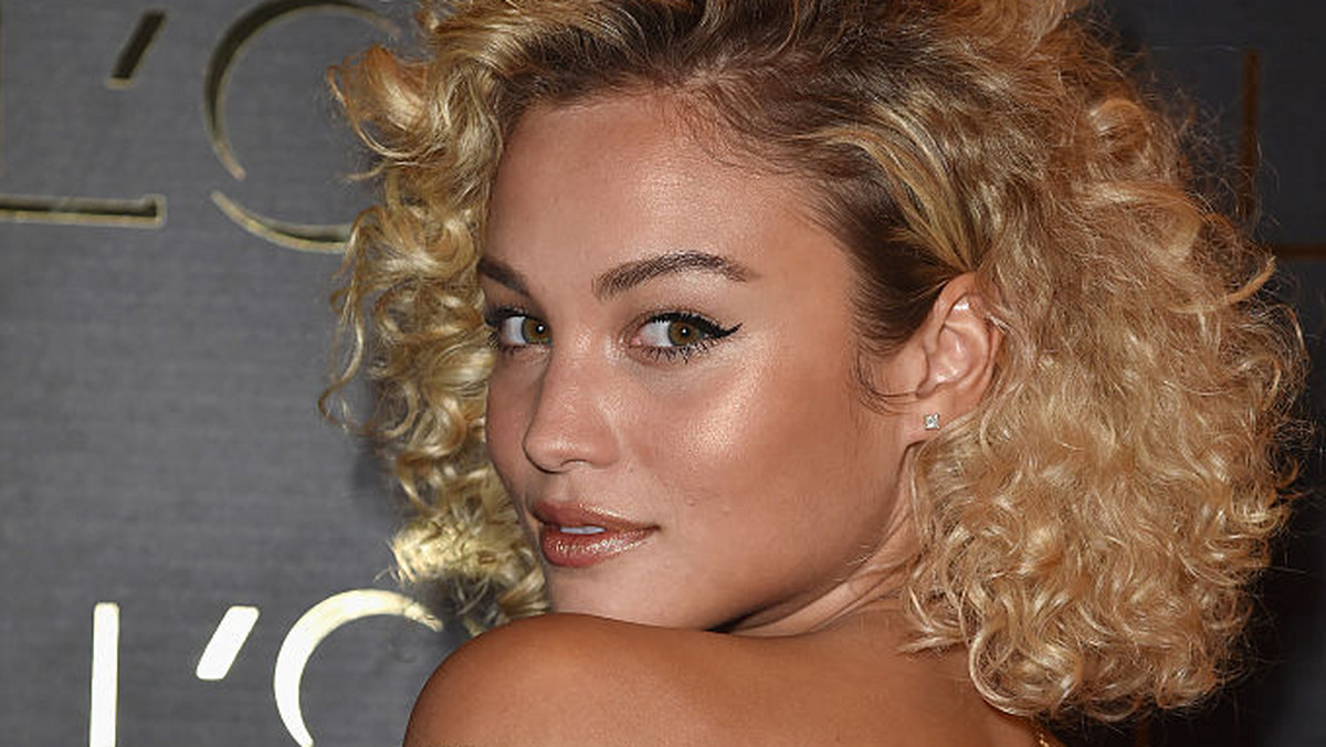 Rose Bertram, dziewczyna holenderskiego piłkarza Fenerbahce Gregory'ego van der Wiela, jest profesjonalną modelką i bardzo dba o swoje ciało. Ćwiczenia i zdrowia dieta przynoszą oczekiwane efekty, z których sama Bertram jest bardzo zadowolona.