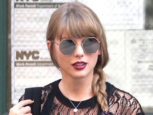 Ó, borzalom, Taylor Swift két rémisztő szerelést mutatott egy nap alatt