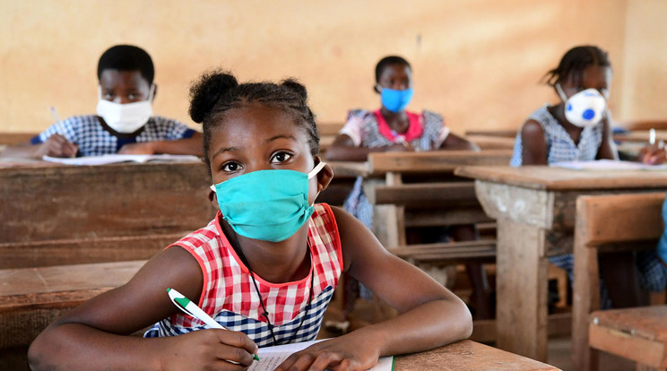 87 vizsgált országot figyelembevéve minden 9 COVID-19 fertőzésből 1-et 20 év alatti gyerekek vagy fiatalok szenvedtek el / Fotó: UNICEF