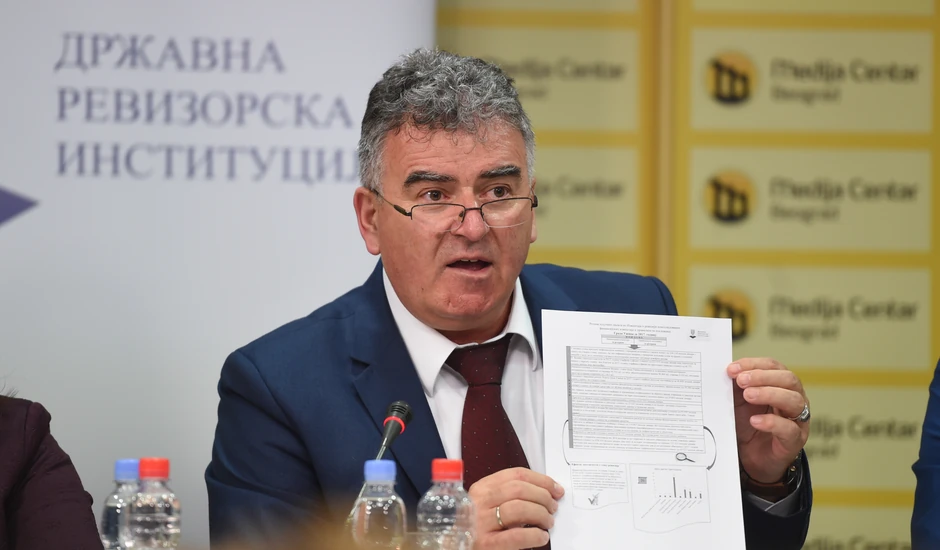 Potvrdio da su revizorke razrešene, ali nije objasnio zašto jer smo imali pravo na samo jedno pitanje?!