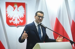 Morawiecki wzywa Tuska do obniżenia cen. "Polacy przynoszą mi rachunki grozy"