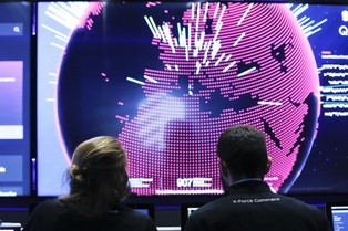 Cyberprzestrzeń i technologie. Prześwietlamy propozycje największych partii przed wyborami