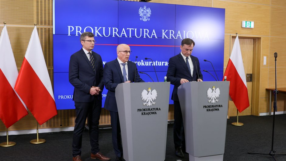 Marcin Warchoł, Krzysztof Sierak oraz Zbigniew Ziobro podczas konferencji prasowej