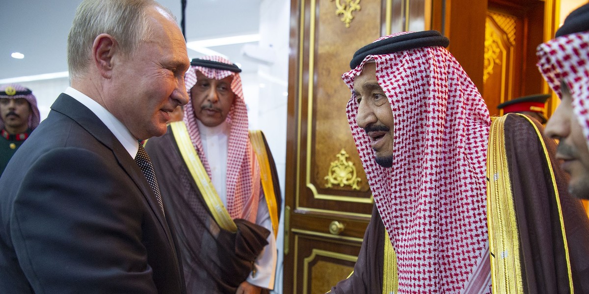 Rosyjski prezydent Władimir Putin i saudyjski król Salman bin Abdulaziz al-Saud na spotkaniu w 2019 r.