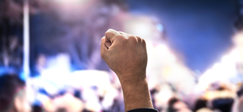 Rodzice okupują szkołę. "1 września usłyszeliśmy, że dzieci nie mogą tu być" [WIDEO]