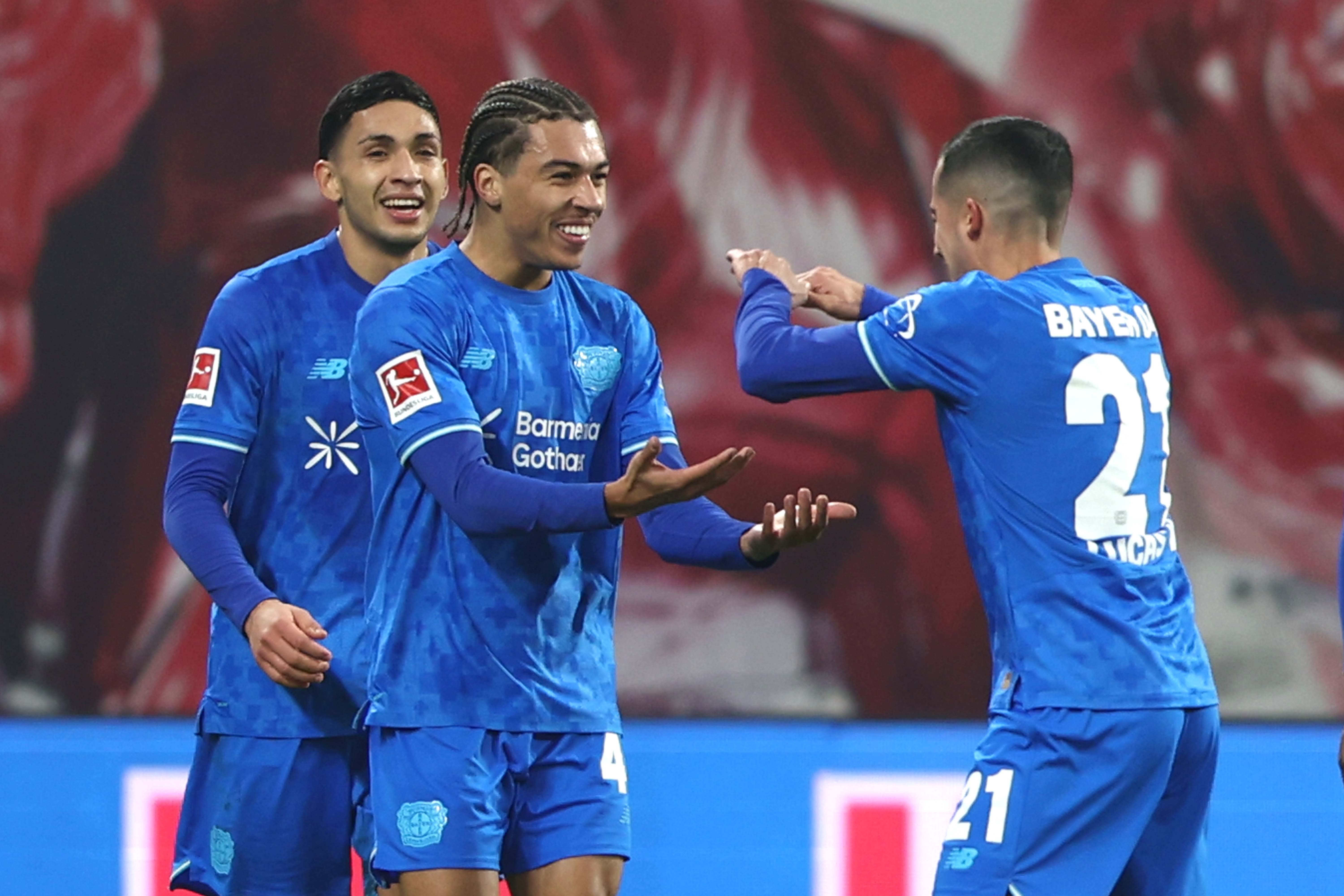 Drei Tore in neun Minuten: Leverkusen schlägt Leipzig und steigt auf Platz drei