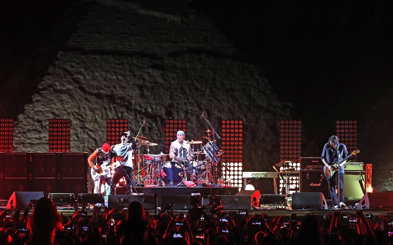 Red Hot Chili Peppers podczas koncertw Egipcie, pod piramidami