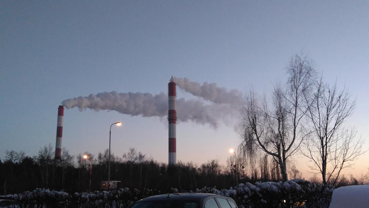 Łódzcy politycy PO są oburzeni założeniami rządowego programu "Stop Smog", do którego nie zakwalifikowała się Łódź. Wszystko dlatego, że jest po prostu za duża - rząd da pieniądze na docieplenie domów tylko miejscowościom, które mają mniej niż sto tysięcy mieszkańców. Tyle że - jak podkreślają politycy Platformy - to właśnie duże miasta mają ze smogiem największy problem.