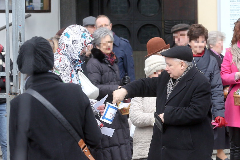 Kaczyński z koszyczkiem