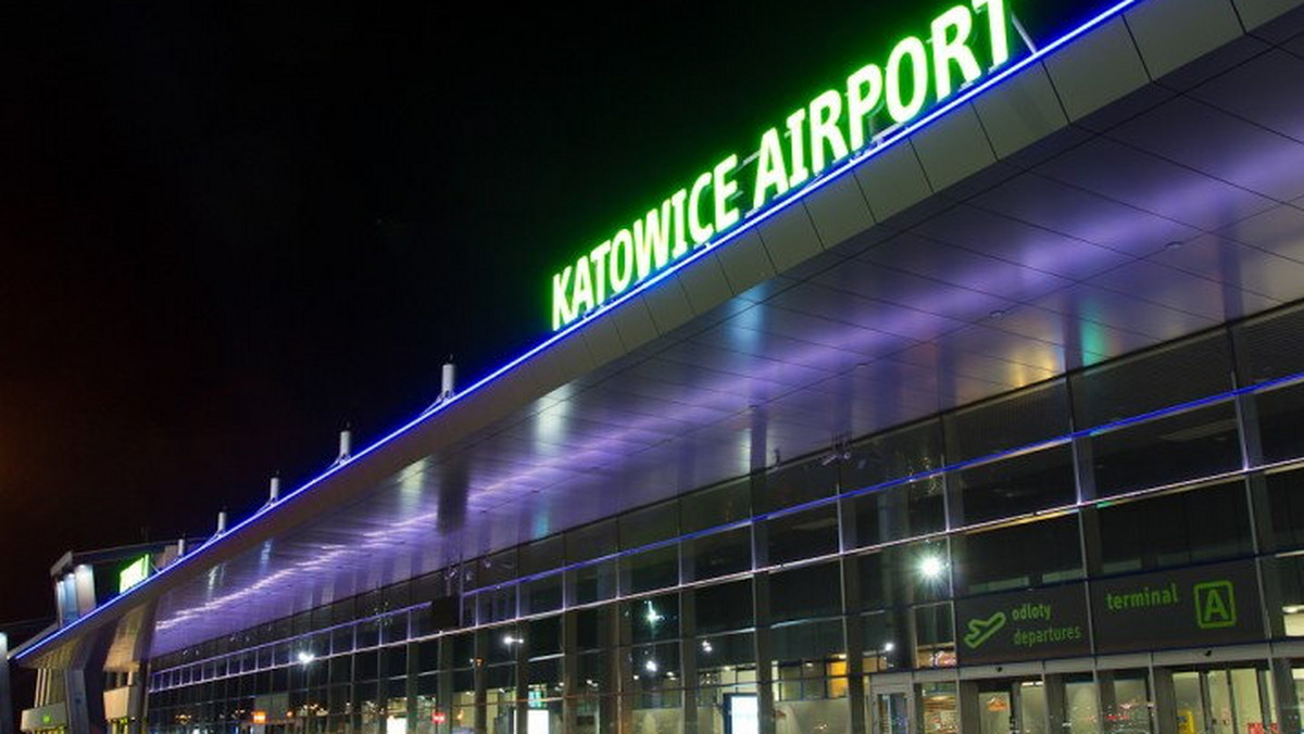 Katowice: Opóżniony lot do Grecji. Turyści koczują na lotnisku 