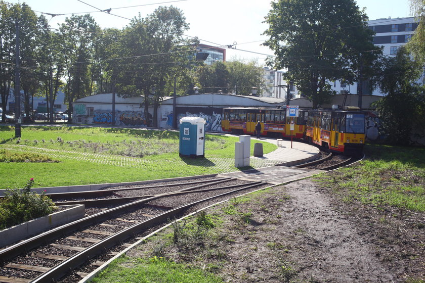 Fuszerka na pętli tramwajowej na Mokotowie