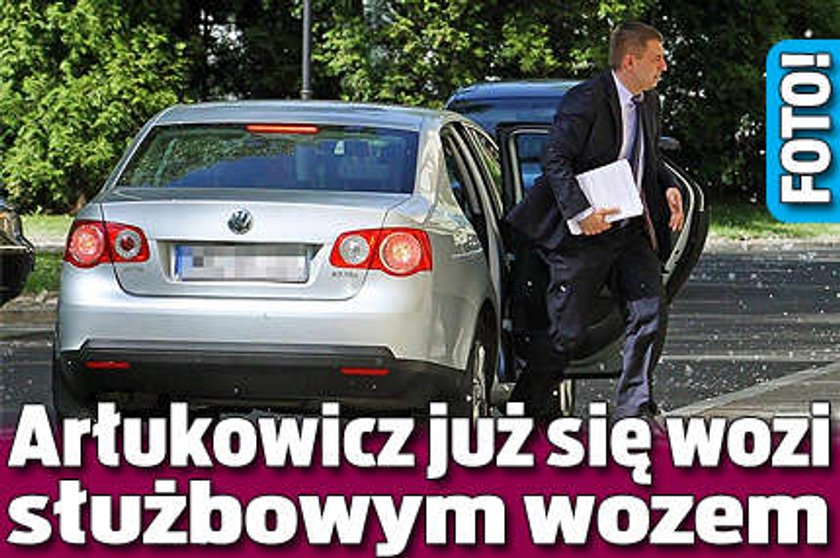 Arłukowicz już wozi się służbowym wozem! FOTO 