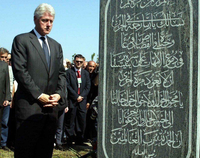 Klinton u Memorijalnom centru Potočari 2003.