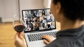 Awarie techniczne podczas zdalnych zgromadzeń wspólników – jak nie stracić głosu i zapewnić ważność uchwały