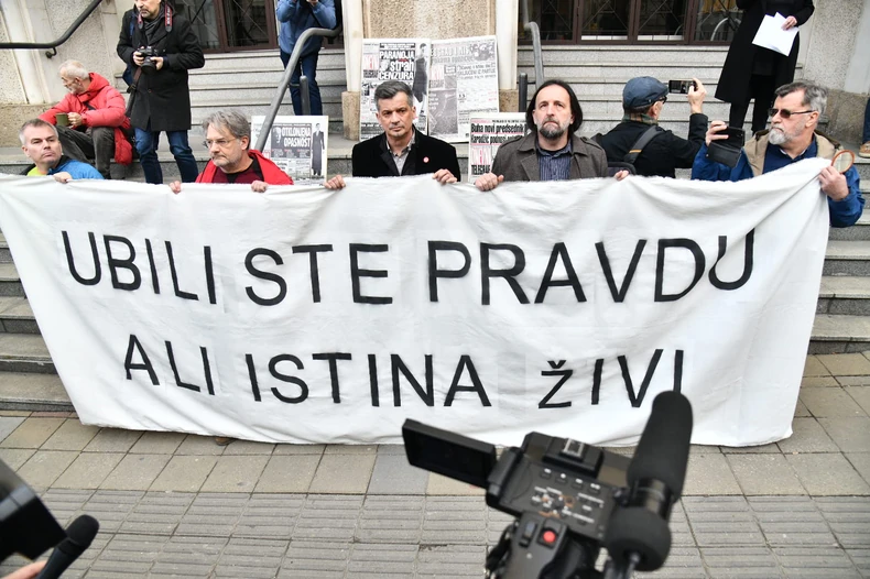 Protest ispred Apelacionog suda zbog oslobađajuće presude za ubistvo Slavka Ćuruvije