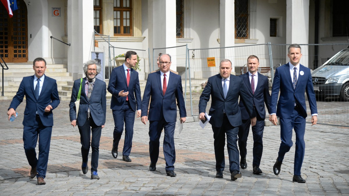 Liderzy opozycji:  Marek Kossakowski , Wladyslaw Kosiniak - Kamysz , Wlodzimierz Czarzasty , Grzegorz Schetyna , Slawomir Nitras