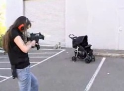 Przetestowali kuloodporny wózek na dziecku!