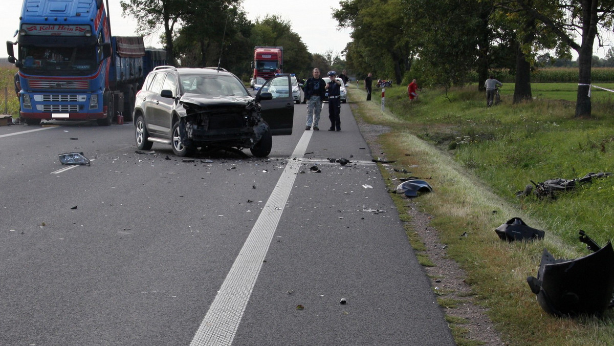 Prokuratura zbiera materiał dowodowy w sprawie piątkowego wypadku motocyklowego europosła PO Jarosława Wałęsy. Z dotychczasowych ustaleń wynika, że nie było świadków tego zdarzenia.