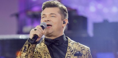 Zenek Martyniuk zrobił to na scenie. Piękne słowa króla disco polo o miłości do żony