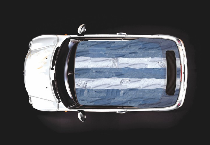 Stylowy samochodzik ruszył na podbój serc kierowców w trzy lata po debiucie zwykłego mini z twardym dachem