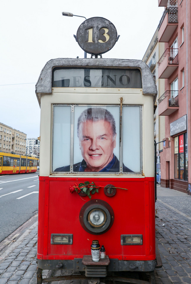 Żałoba po Emilianie Kamińskim w Teatrze Kamienica 