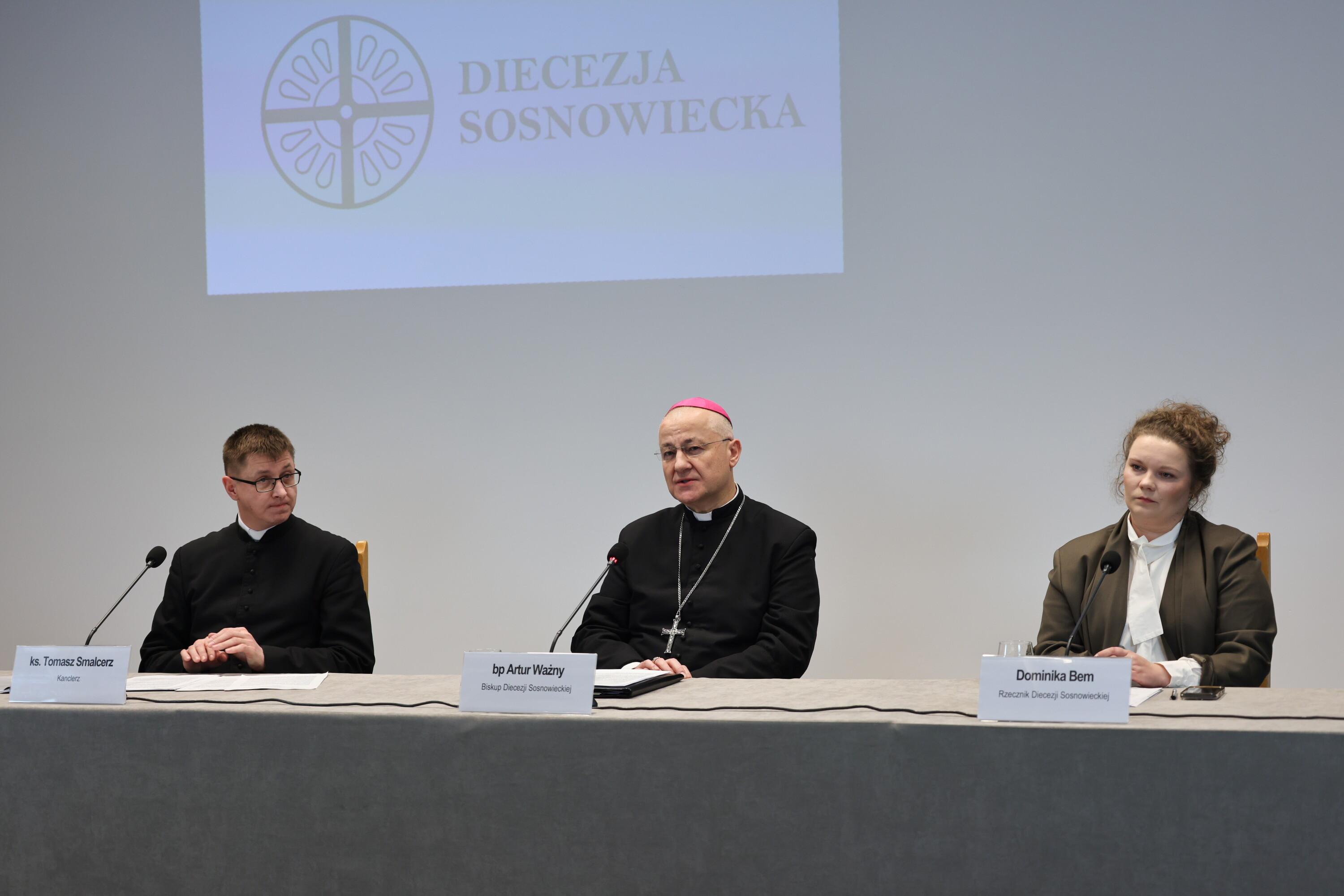 Pierwszy raport o nadużyciach w Dąbrowie: "Kościół chronił siebie, nie ofiary"