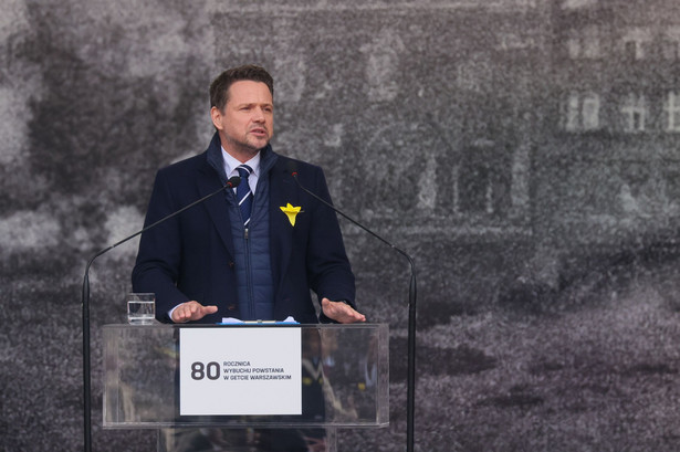 Prezydent Warszawy Rafał Trzaskowski podczas uroczystości z okazji 80. rocznicy wybuchu powstania w Getcie Warszawskim