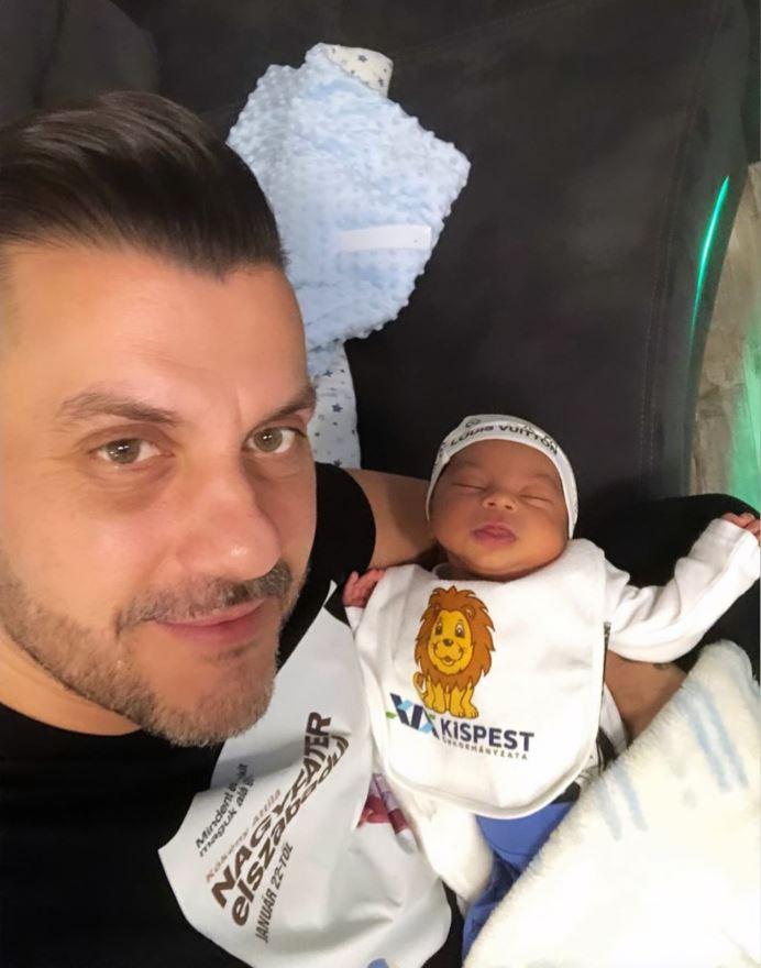 A kis Medárdnak köszönhetően Kökény Attila már 44 évesen nagypapa lett, de az énekes rajong az unokájáért / Fotó: Instagram