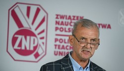 Nauczycielski awans wart 155 zł podwyżki. "To nie motywuje do podnoszenia kwalifikacji"