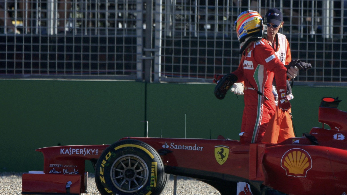 Widoczna podczas zimowych testów kiepska forma Ferrari znalazła potwierdzenie w wynikach sesji kwalifikacyjnej do Grand Prix Australii. Fernando Alonso popełnił błąd i był 12., a Felipe Massa był wolniejszy aż o sekundę i wystartuje do wyścigu z 16. pola.