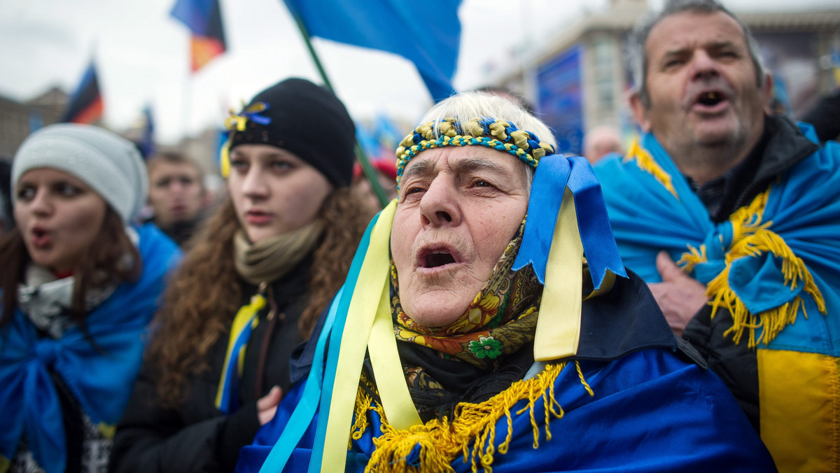 Znajdująca się w więzieniu była premier Ukrainy Julia Tymoszenko zaapelowała do studentów, którzy demonstrują na rzecz zbliżenia z UE, by połączyli swe wysiłki z działaniami polityków opozycyjnych.