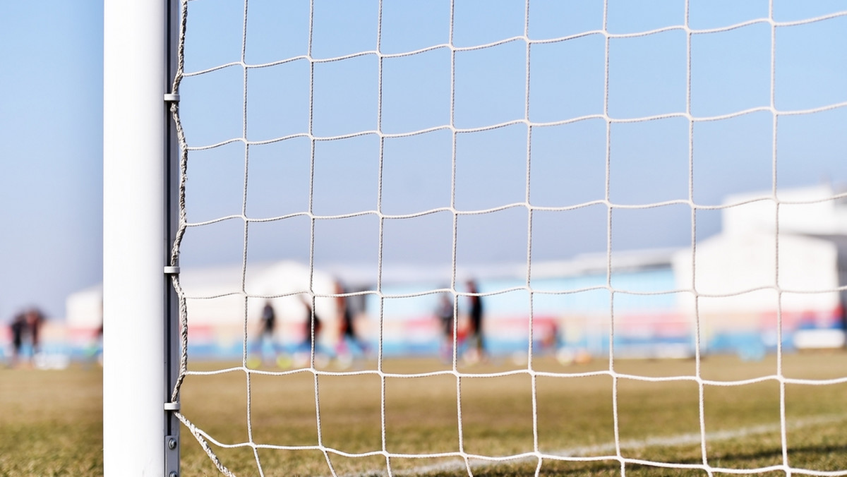 Do bardzo nietypowej sytuacji doszło w rozgrywkach jednej z angielskich niższych lig. Trener drużyny Petersfield Town John Robson zrezygnował ze swojego stanowiska w przerwie meczu.