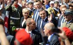 "Mordercy z orderami". Kilkadziesiąt tysięcy osób apeluje do prezydenta